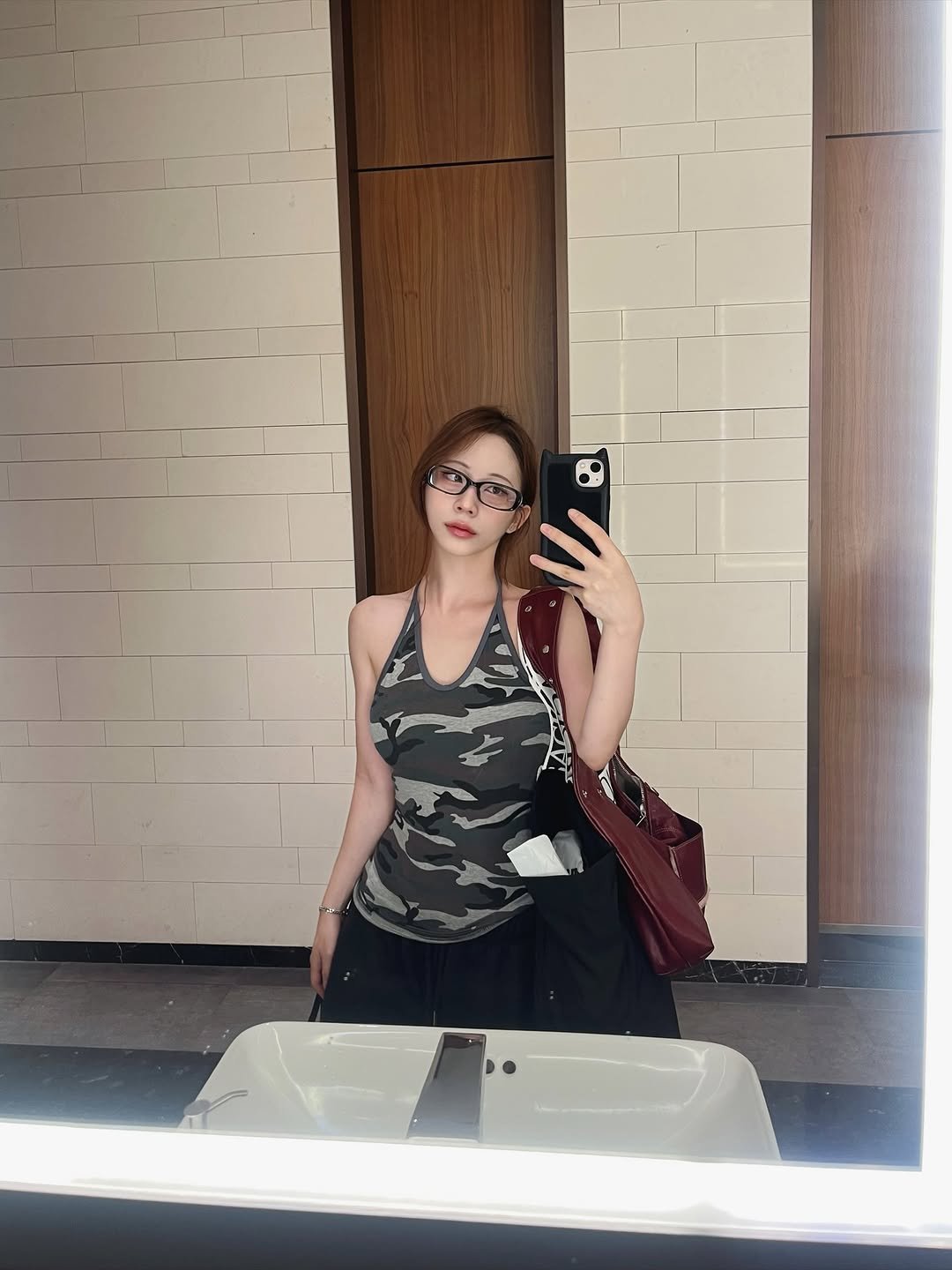 Photo by 은진 on July 15, 2025. May be a selfie of 1 person, mirror, tanktop and text.