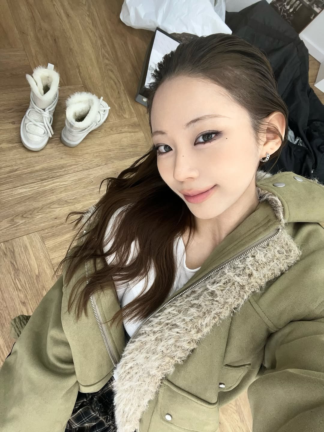 Photo by 은진 on December 24, 2025. May be a selfie of one or more people, braids, duffle coat, goosedown coat, parka, top and text.