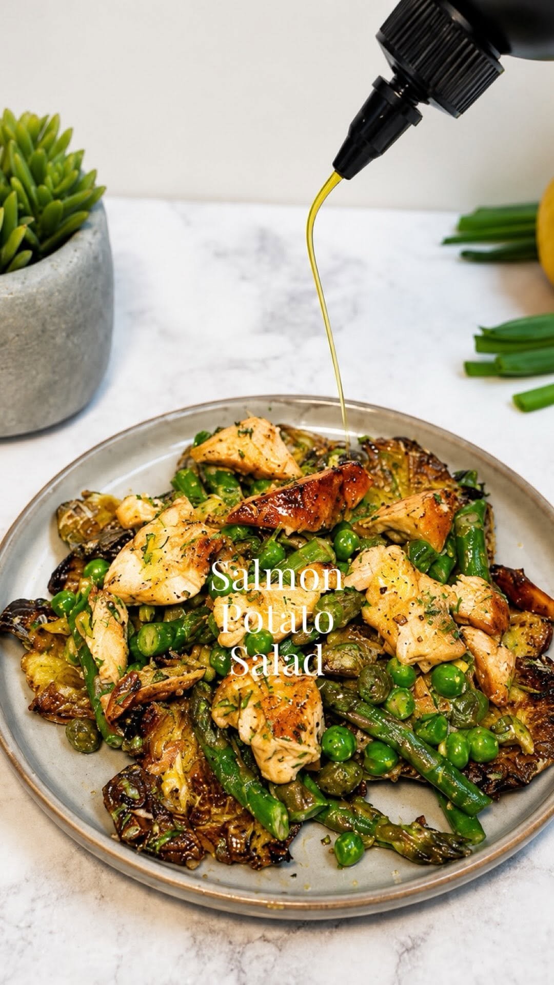 georgiamaysalamat 게시물 이미지: Salmon Potato Salad

Serves 1 
486kcals 
37.7g...