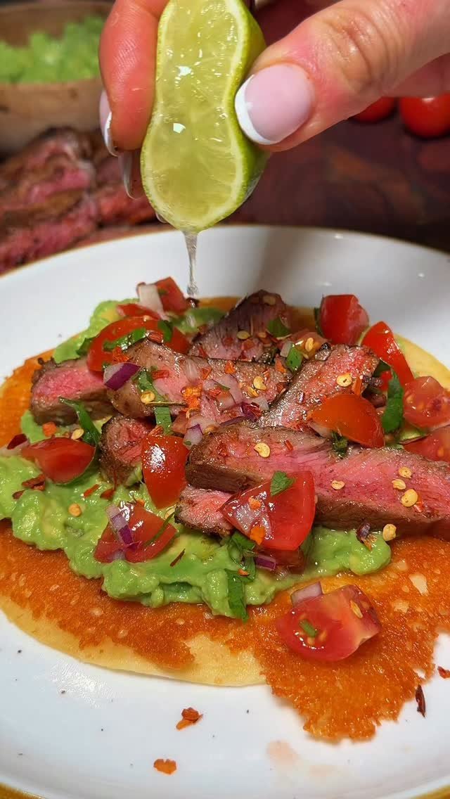 georgiamaysalamat 게시물 이미지: Cheesey Steak Tacos 

Serves 2

- 1 sirloin...