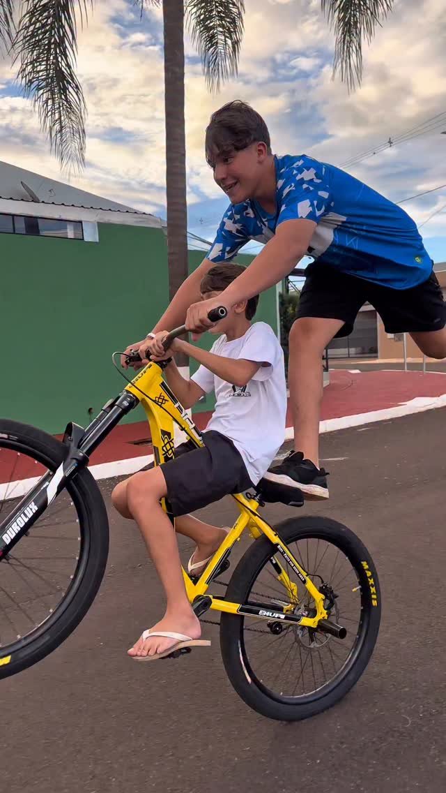 geracao_bike 게시물 이미지: Pt2 dupla 00 do braza😝😍