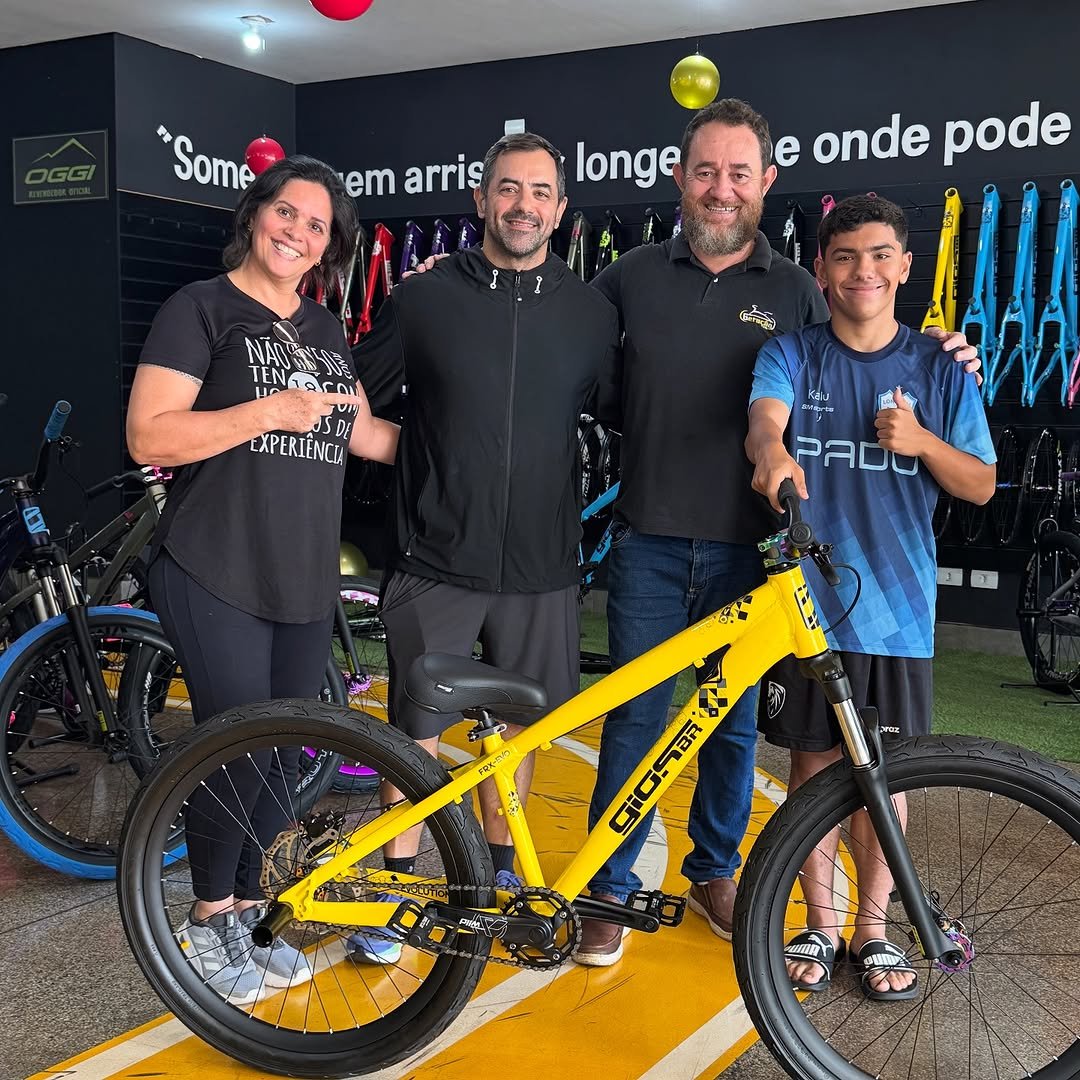 Photo shared by Geração Bike on November 06, 2025 tagging @panche043, @acqua_point, and @franrossafa.10. May be an image of bicycle, outdoors and text.