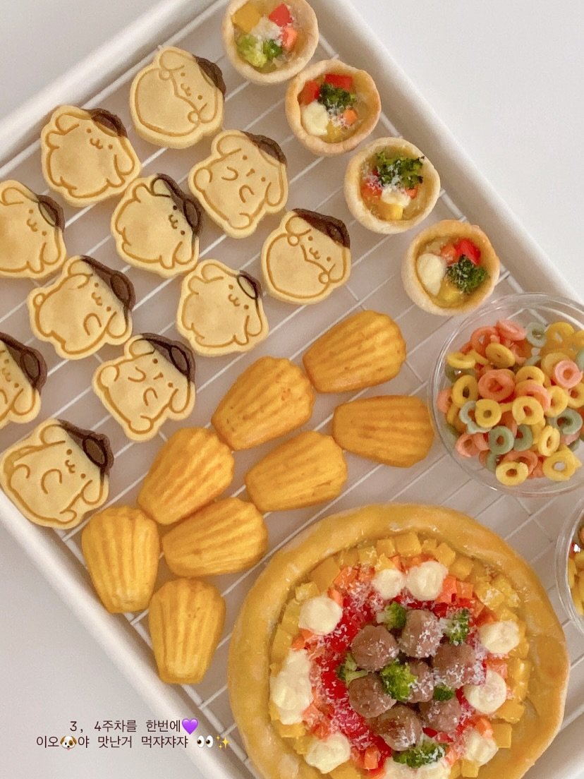 Photo shared by 금동네 사랑방 │ 펫푸드 전문가 금동쌤👩🏻‍🍳 │ 잠실 강아지 수제간식 공방 │ 𝐒𝐢𝐧𝐜𝐞 𝟐𝟎𝟐𝟏 on August 14, 2025 tagging @eoxsoo__. May be an image of tart, coconut macaroon, strawberry, cake, turnover, pie and text that says 'PT 3, 4주차를 한번에 이오시야 맛난거 먹자쟈쟈 1:+ •'.