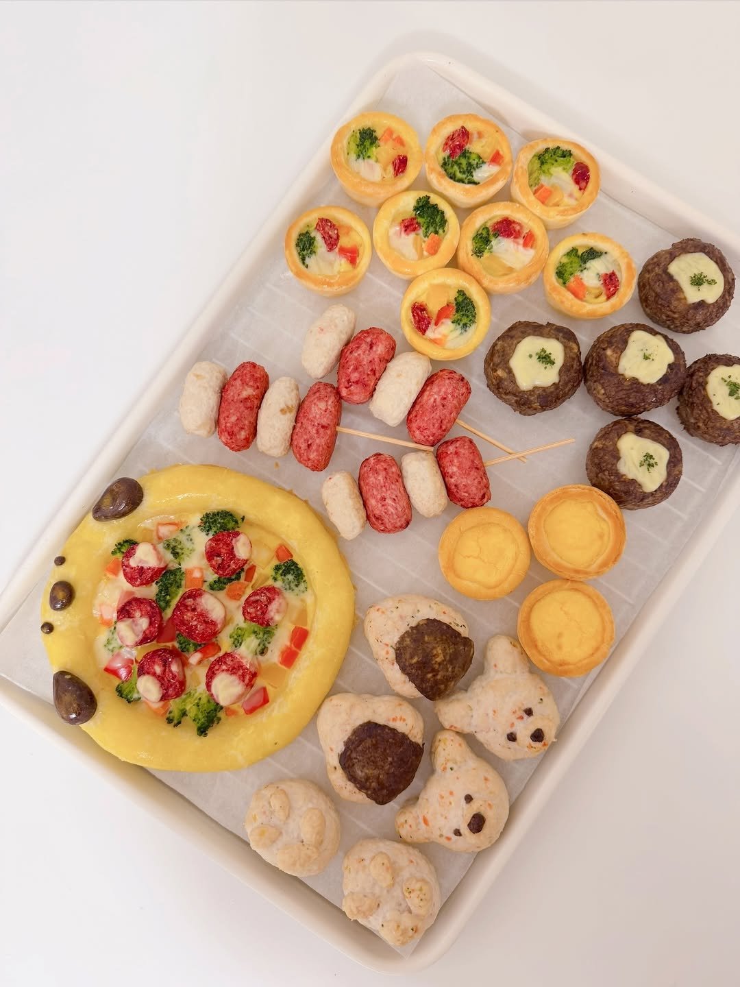 Photo shared by 금동네 사랑방 │ 펫푸드 전문가 금동쌤👩🏻‍🍳 │ 잠실 강아지 수제간식 공방 │ 𝐒𝐢𝐧𝐜𝐞 𝟐𝟎𝟐𝟏 on December 29, 2025 tagging @jy_jung1982. May be an image of cake, coconut macaroon, cookie, tart and text.