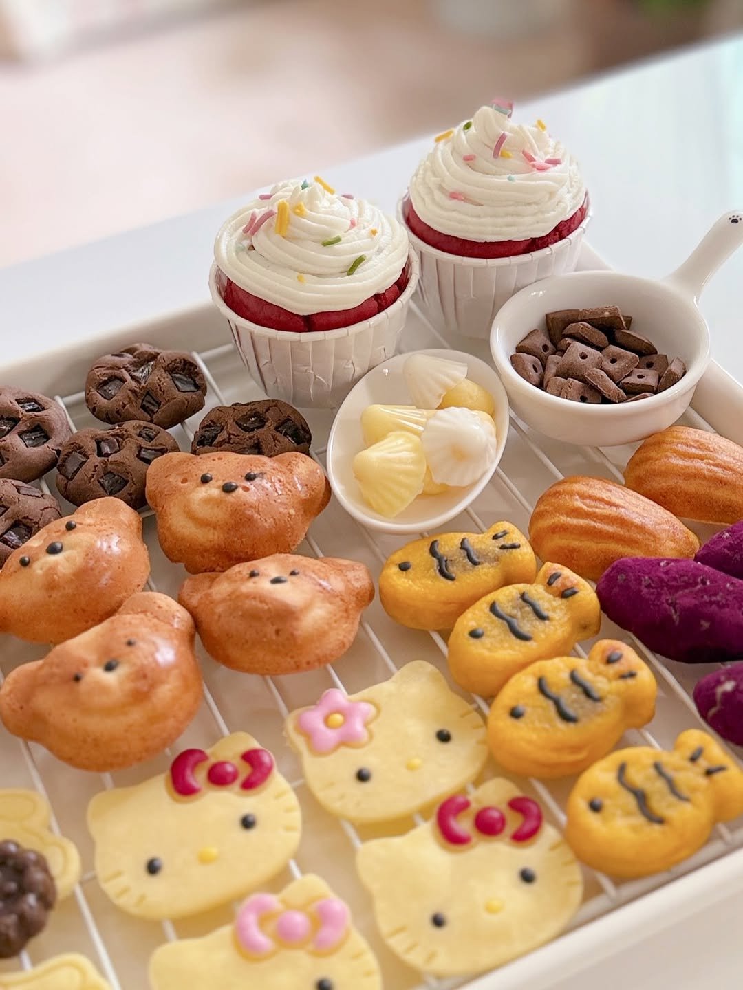 Photo by 금동네 사랑방 │ 펫푸드 전문가 금동쌤👩🏻‍🍳 │ 잠실 강아지 수제간식 공방 │ 𝐒𝐢𝐧𝐜𝐞 𝟐𝟎𝟐𝟏 on November 09, 2025. May be an image of cupcake and text.