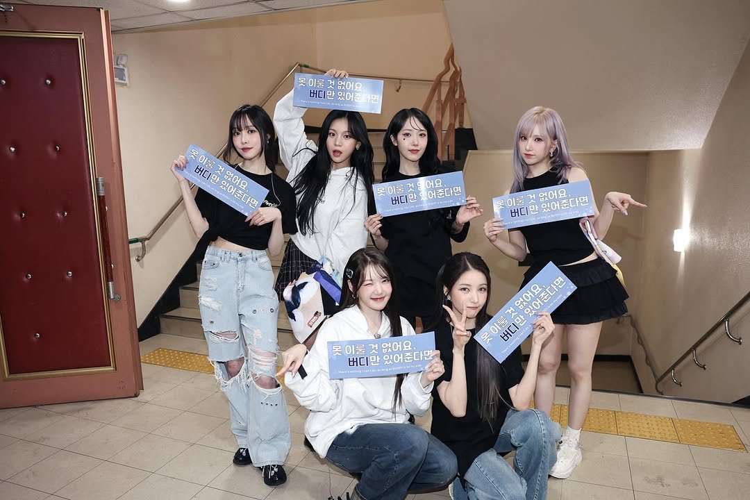 Photo by 여자친구 GFRIEND on January 17, 2025.