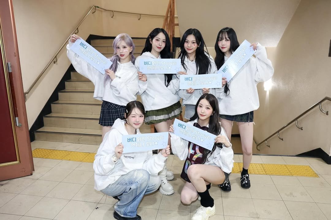 Photo by 여자친구 GFRIEND on January 18, 2025.