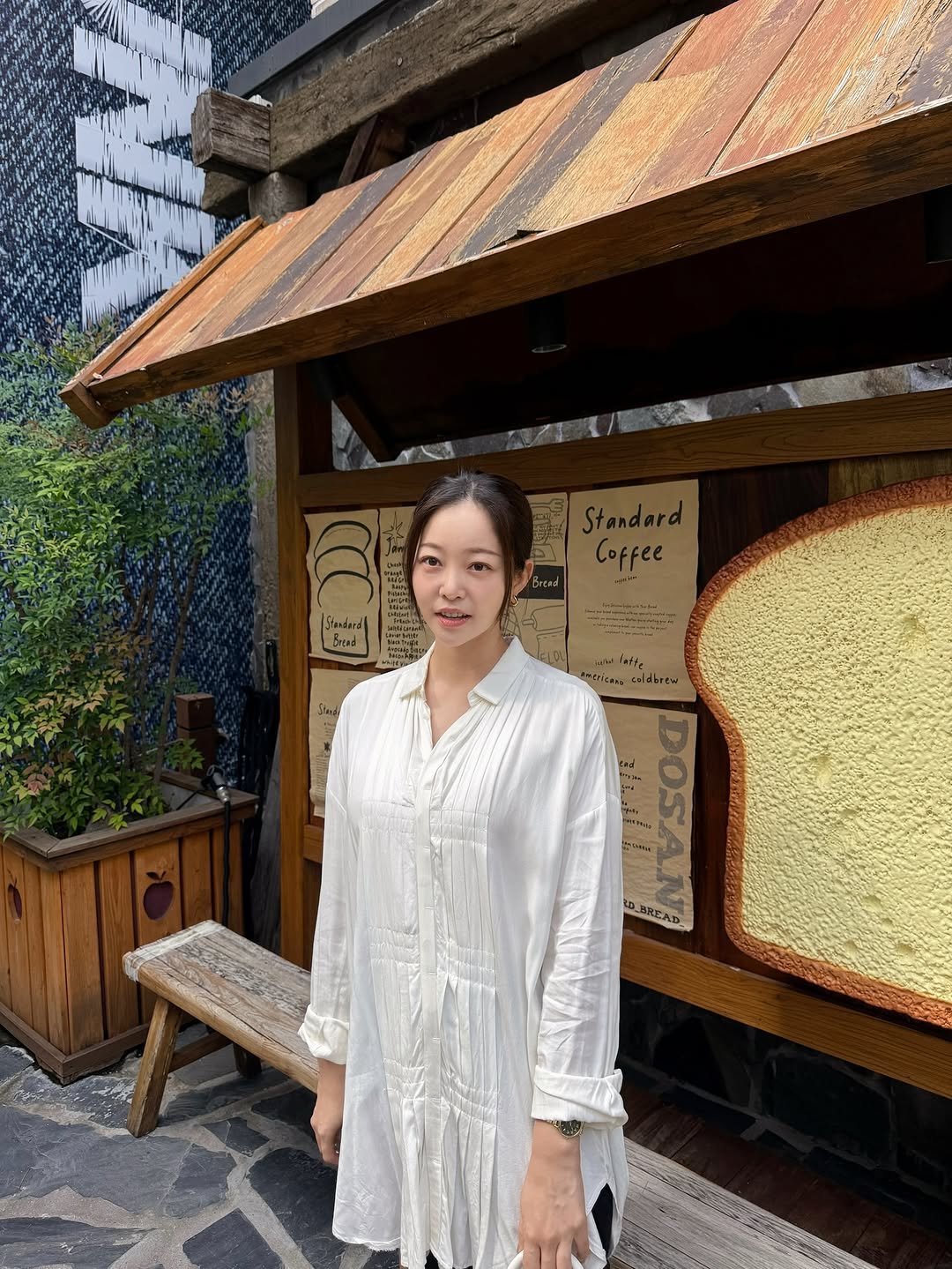 Photo by 김가은 on September 30, 2025. May be an image of sundress and barong.