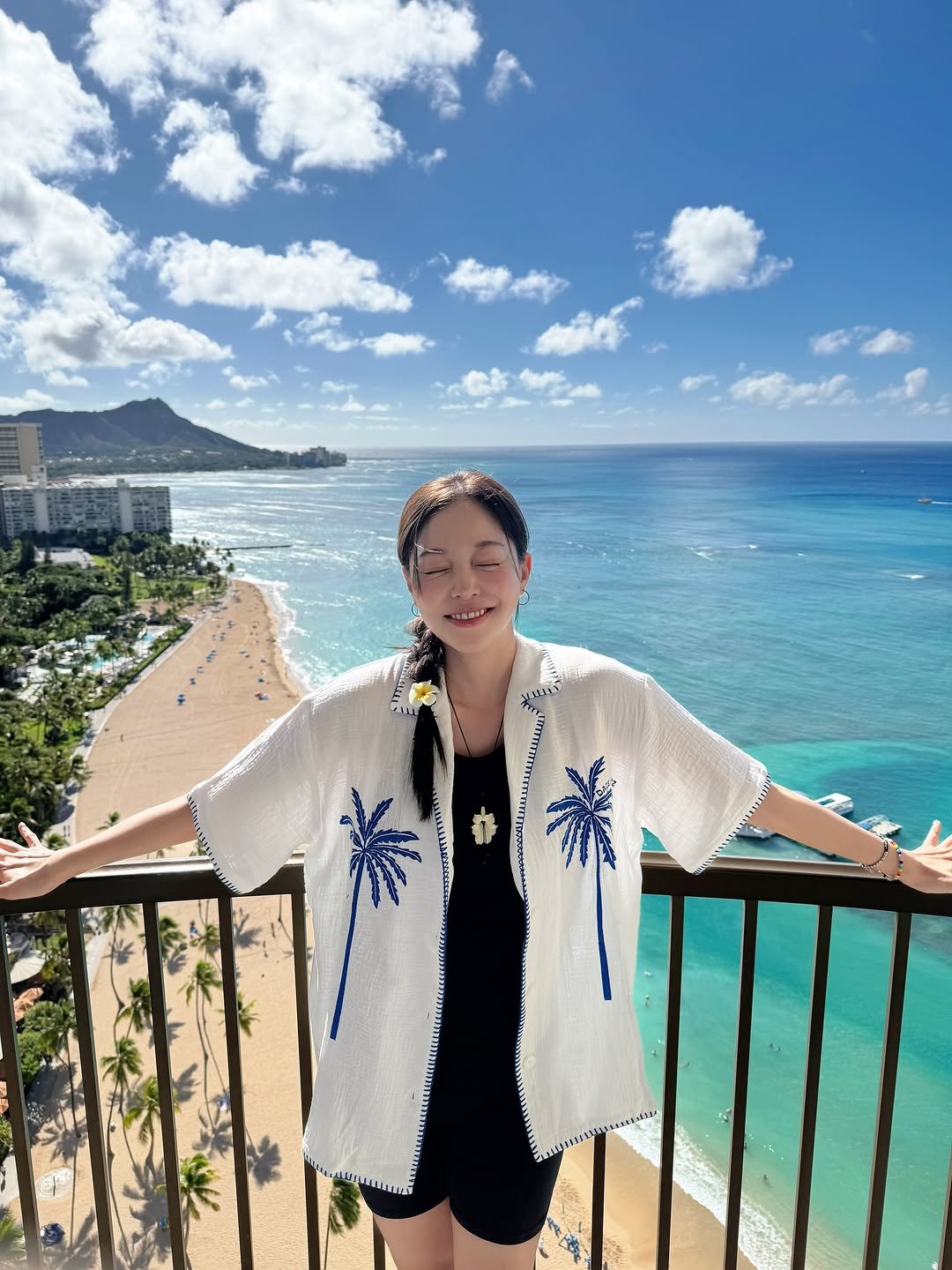 Photo by 김가은 on November 10, 2025. May be an image of sarong, ocean and text.