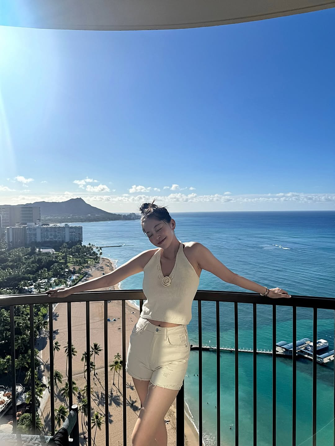 Photo by 김가은 on November 08, 2025. May be an image of sundress, ocean and text.