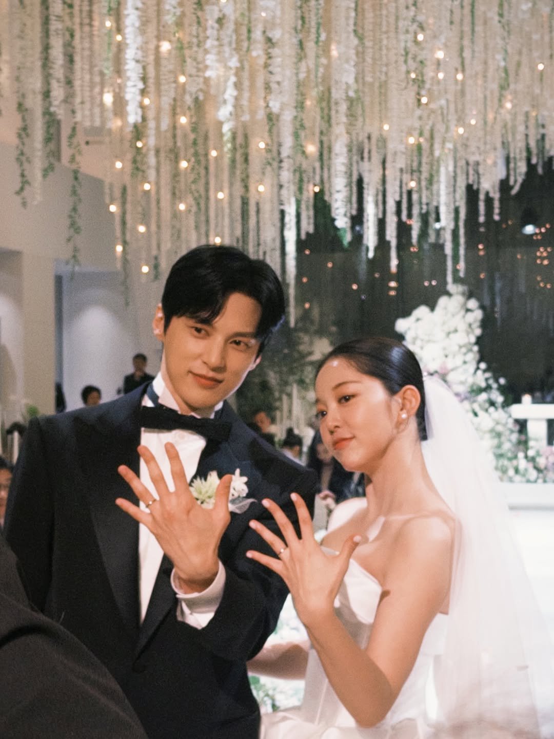 Photo shared by 김가은 on November 02, 2025 tagging @yoonsxx. May be an image of one or more people, dinner jacket, baby's-breath, wedding and text.