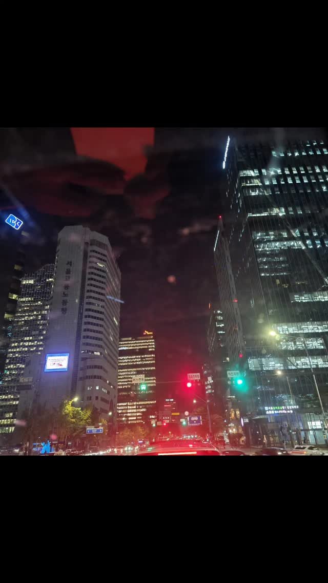 ggobulggobul_farm 게시물 이미지: #꼬불꼬불한 서울 한 복판에서 혼자서 살아 남았다. 둘이서 가던 길을 이번에는 혼자...