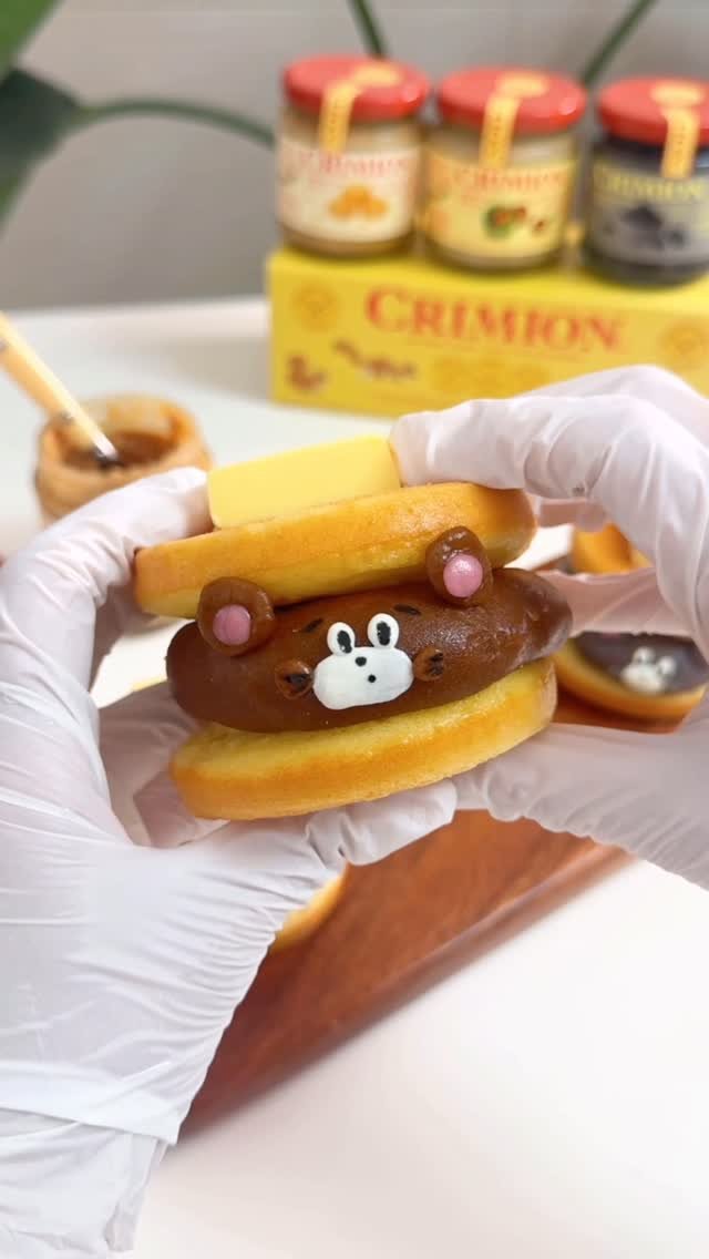 ggoni_kitchen 게시물 이미지: #광고 🥞겉은 폭신, 속은 쫀득💛
초콜릿 베이스의 크리미온 스프레드가 가득...