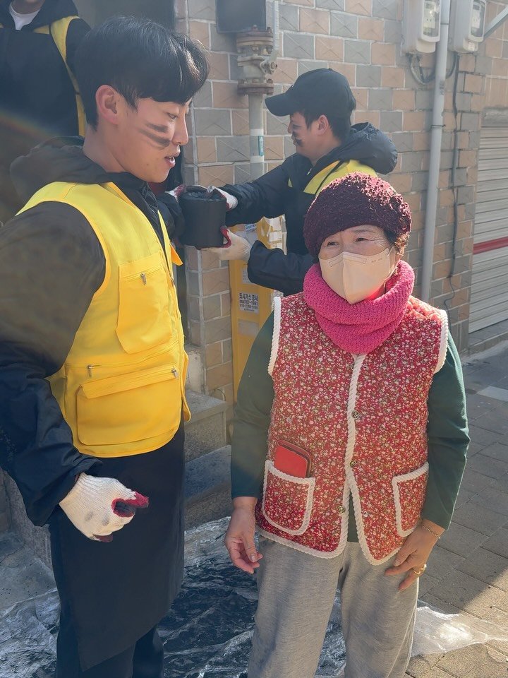 ggoonggoon_e 게시물 이미지: 라온트리 X 군군이 X 읍천리382 뜻깊은 연탄봉사 
이번년도 가장 뿌듯한...