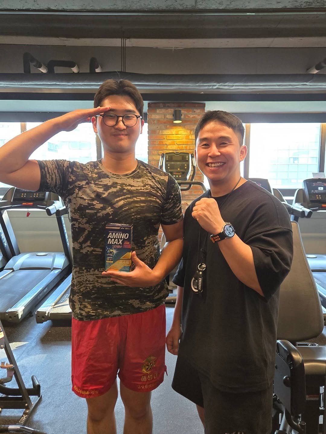 ggothere 게시물 이미지: 헬스장에서 해병대옷입고 온사람 처음봄..
앞으로 운동나올때마다 문안 경례하고...
