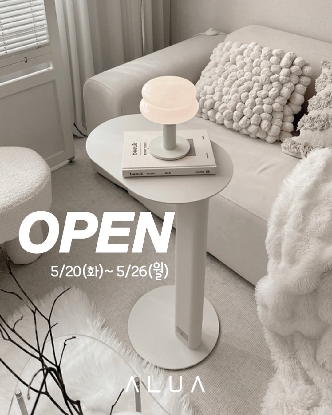 Photo by 꿀팁 알려주는 꿀양🍯1일 1분 꿀팁 on May 19, 2025. May be an image of lamp, lamp shade, kitchenware and candle.
