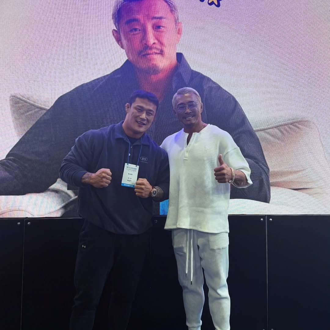 Photo shared by 황 형 구 on March 30, 2026 tagging @akiyamachoo. May be an image of standing and text.