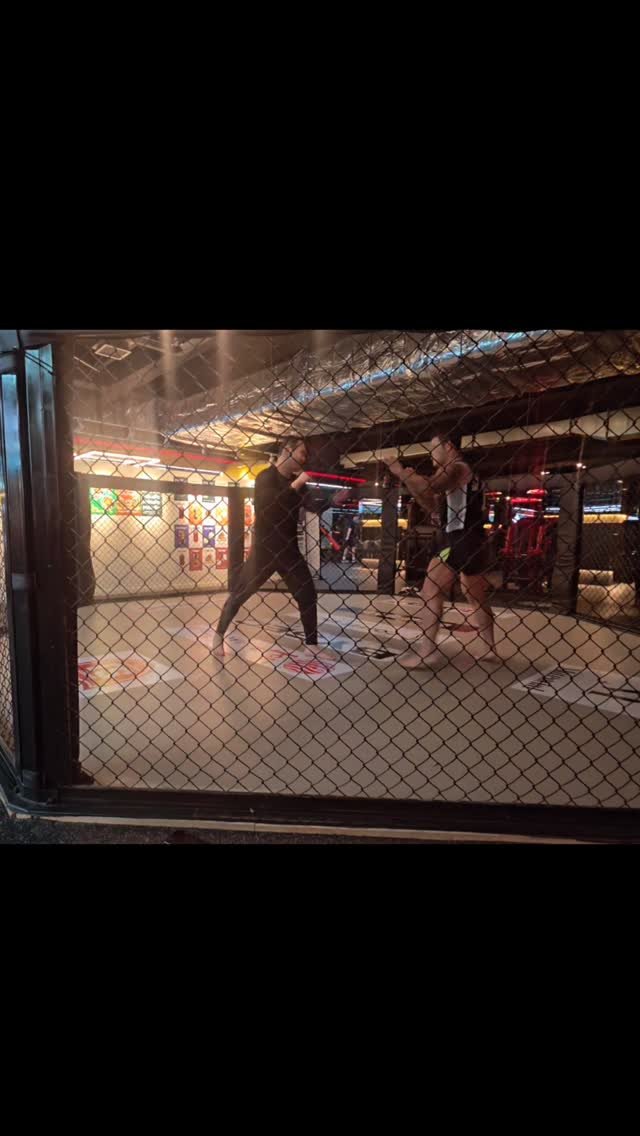 ghkdgudrn 게시물 이미지: @qp_yjw
Mma . 훈련
#윤재웅선수
오늘도 하이팅