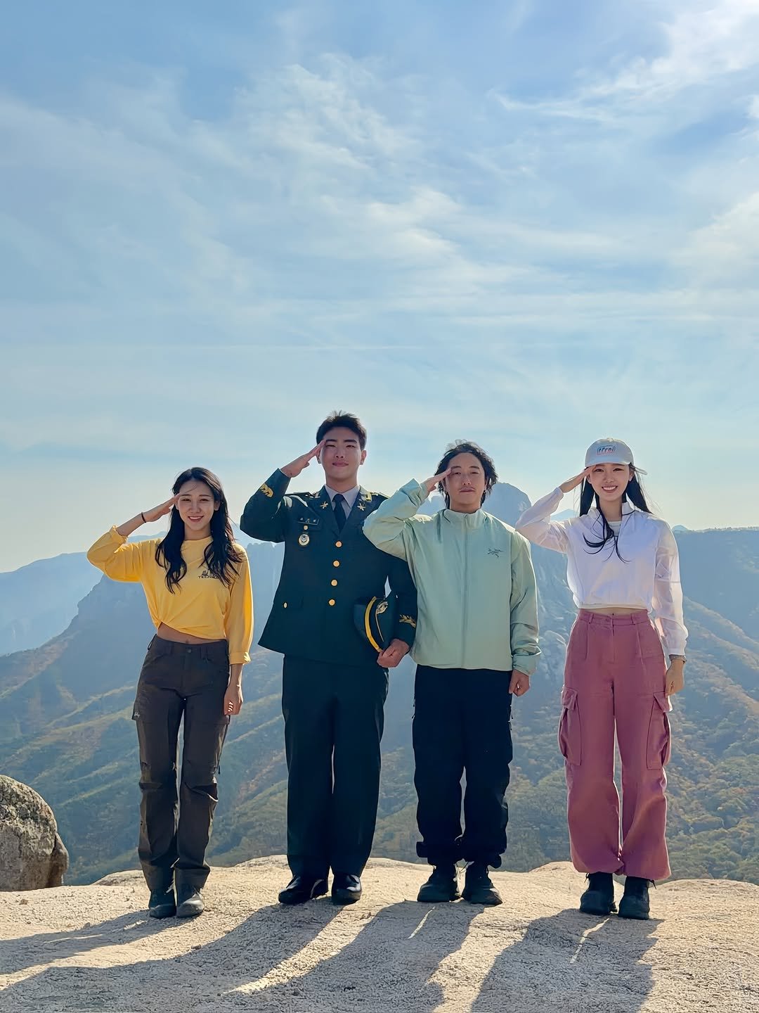 군인