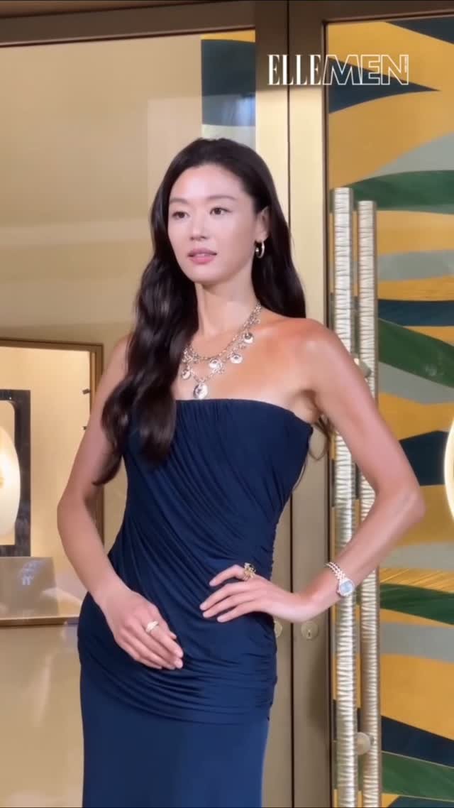 giannajunfp 게시물 이미지: .

Actor Gianna Jun attended The Piaget...