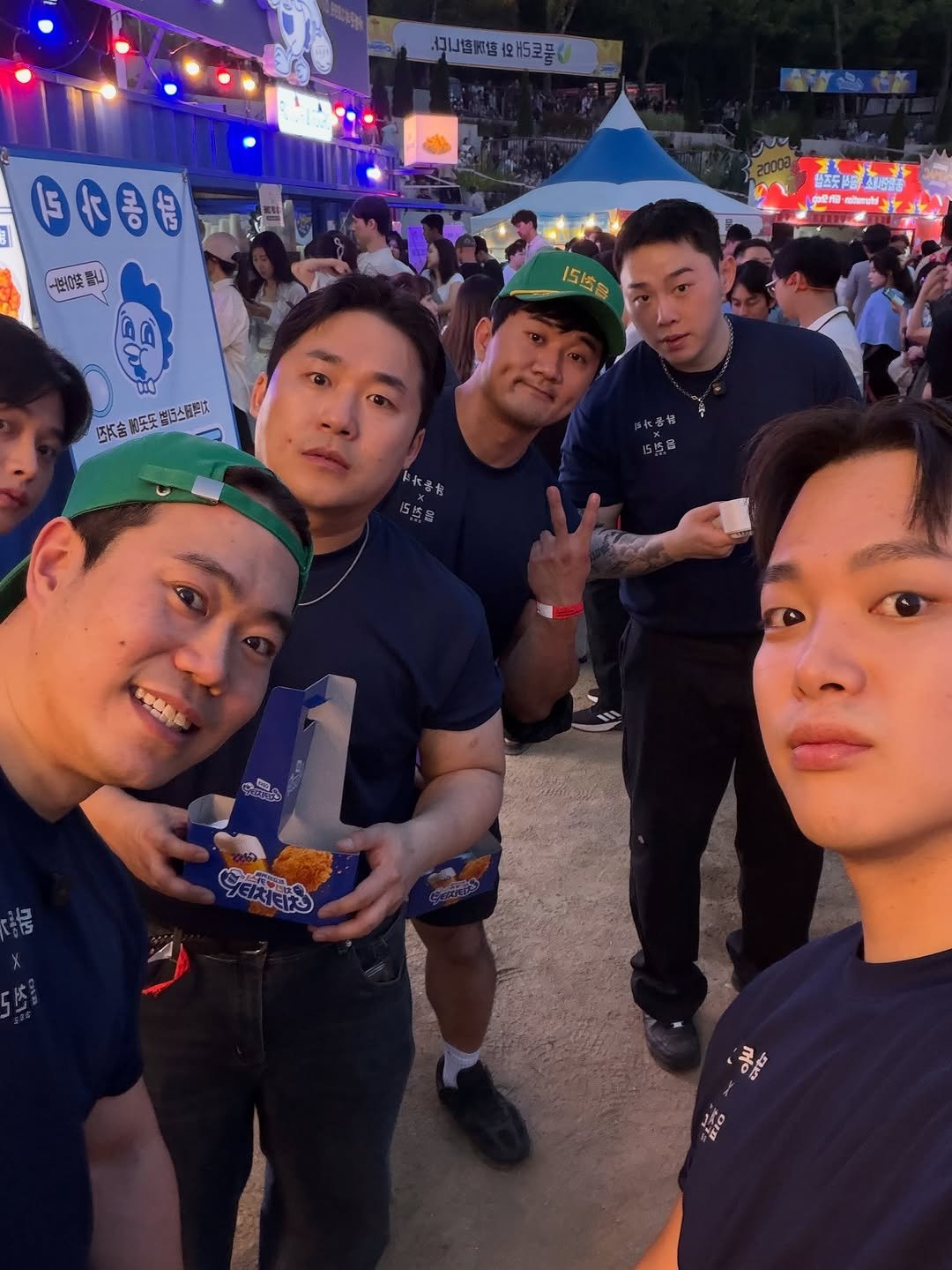 giant_seojun 게시물 이미지: 치킨의 왕 닭동가리

우주 최강 브랜드 읍천리382

너무나도 행복한 요즘

거울 좋네

맞말