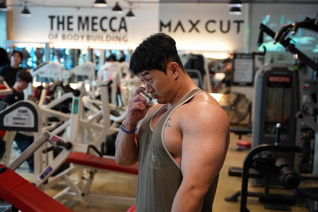 giant_seojun 게시물 이미지: 첫 헬스 유튜브 찍었어용🥹

@korea_mecca_ogym @ogym_youtube