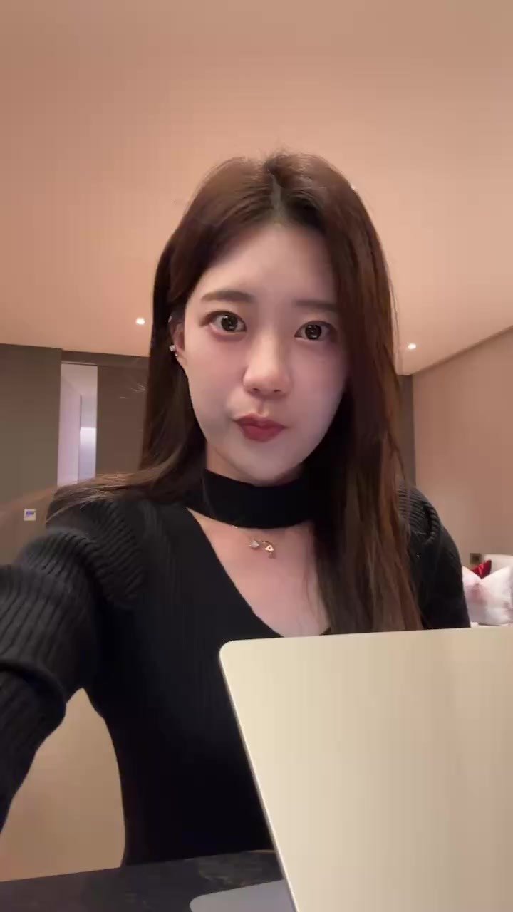 ginafficial 게시물 이미지: 여러분 ㅋㅋㅋ 오랜만에 라방이라 반가우셨는지 다들 화력이 🔥🔥 100명이랑...