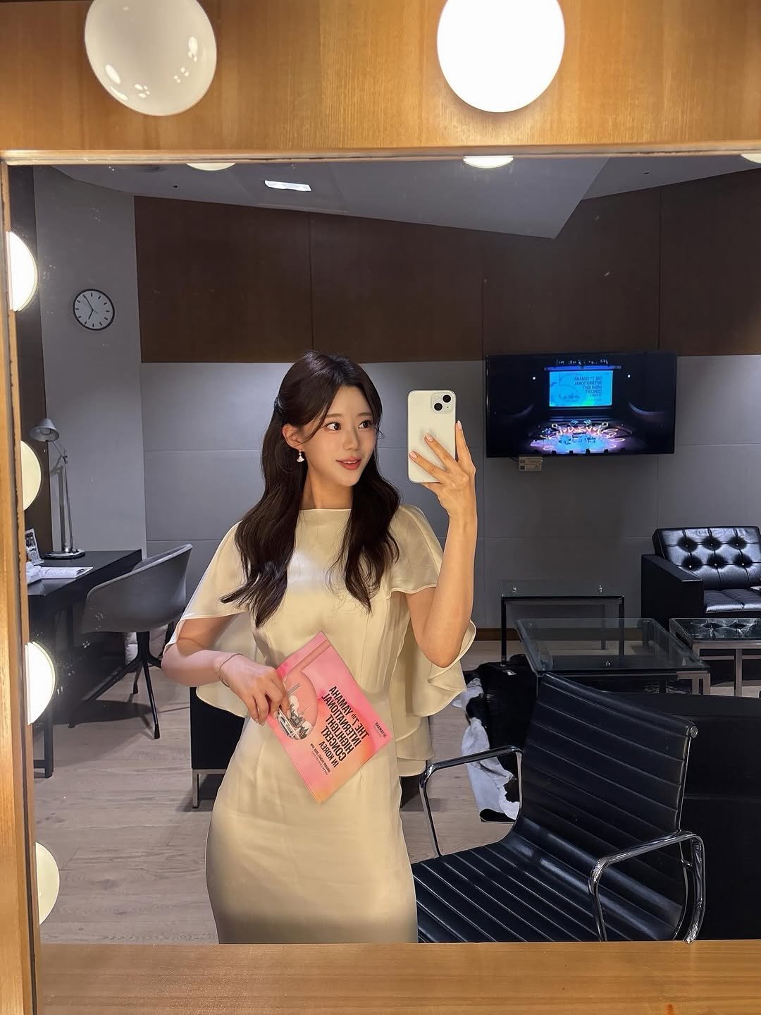 Photo by 지나쌤 | Gina on January 31, 2026. May be an image of one or more people, braids, mirror, dress, top and text.