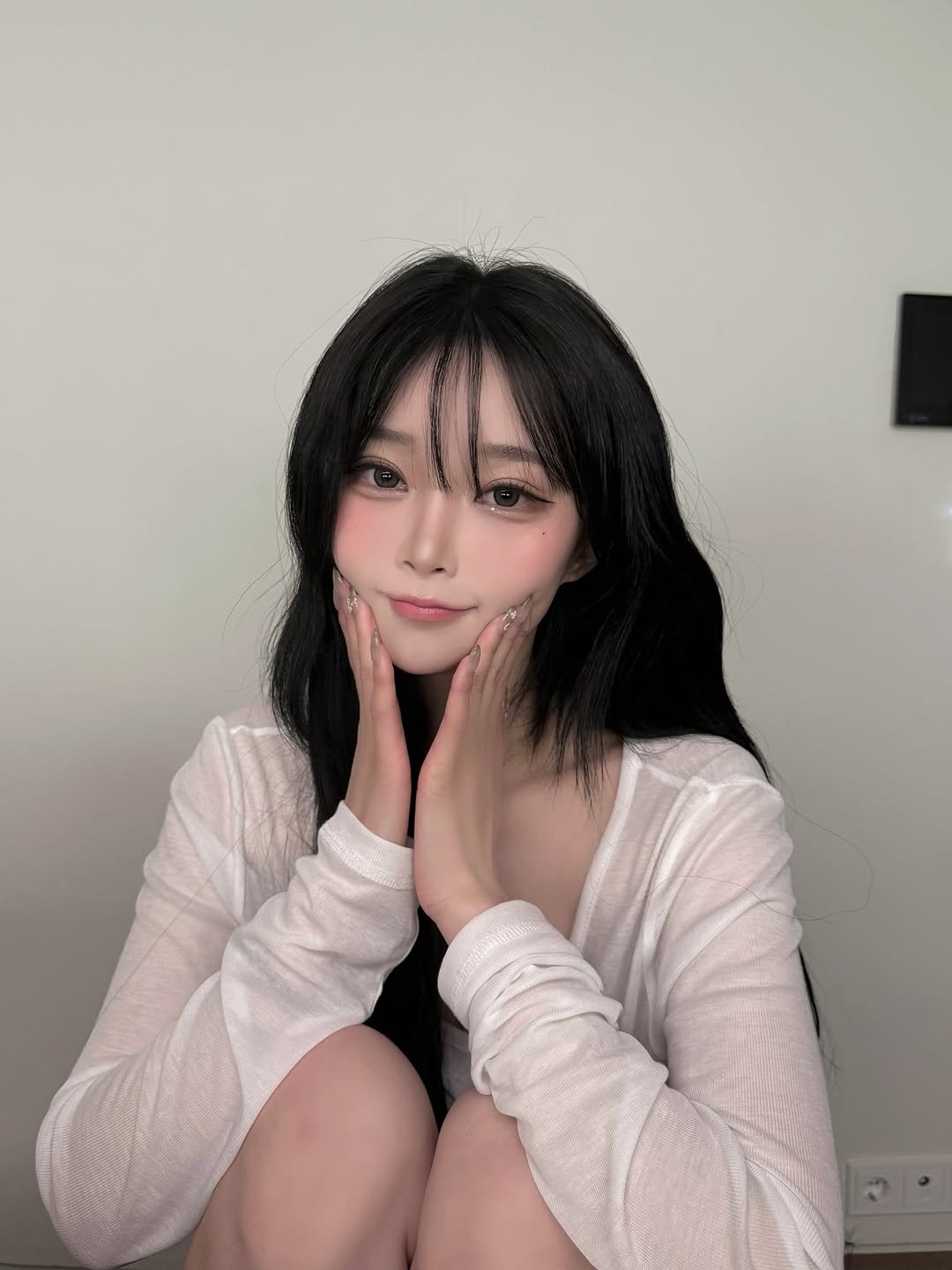 Photo shared by 오 지은 on November 30, 2025 tagging @sonyounaclinic. May be an image of one or more people, hair and text.