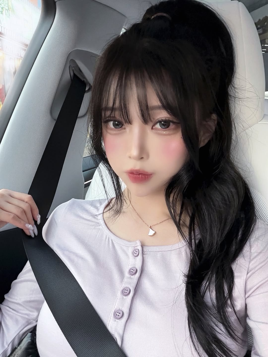 Photo by 오 지은 on December 27, 2025. May be a selfie of one or more people, hair, seatbelt and text.
