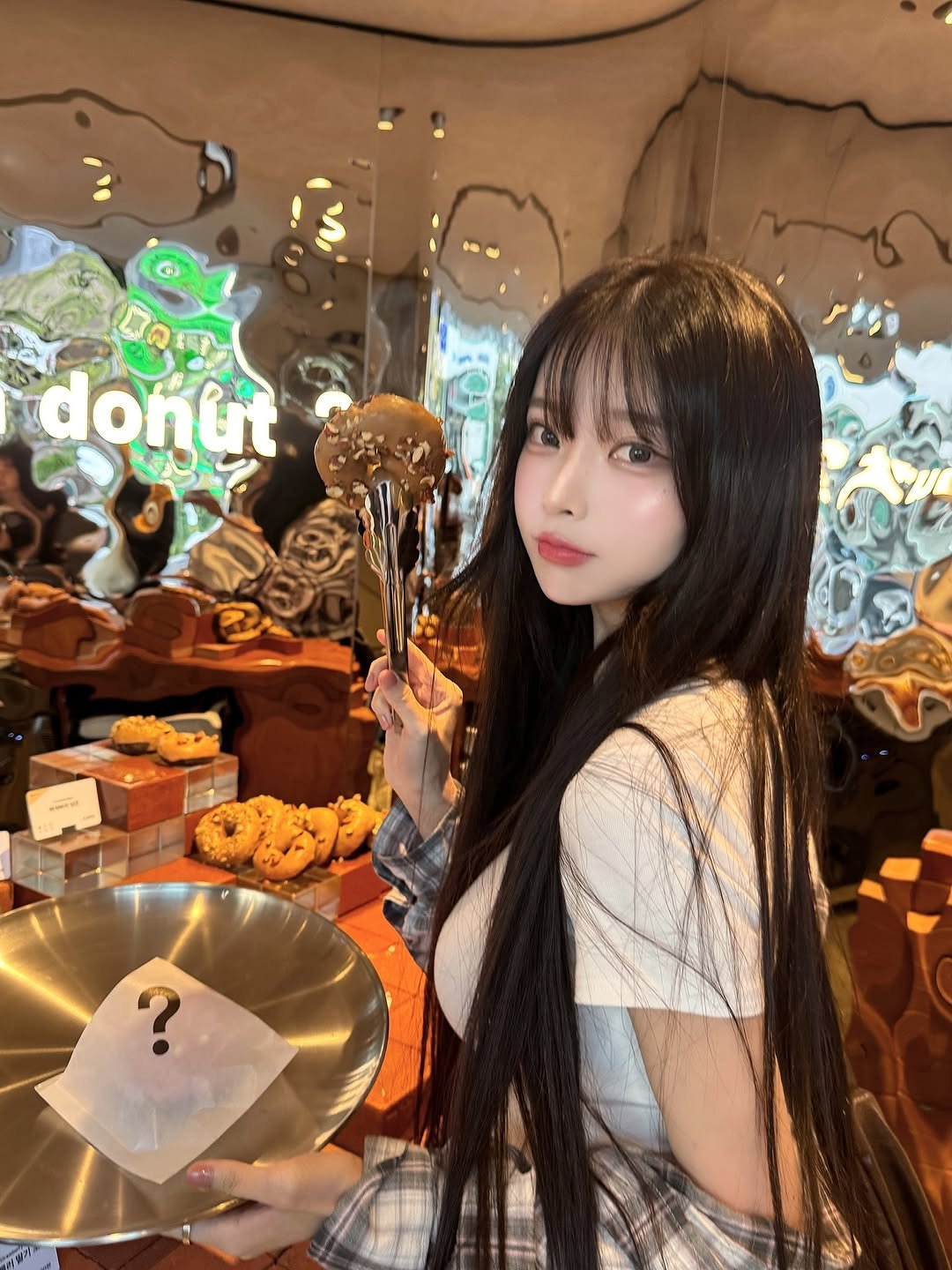 Photo shared by 오 지은 on September 27, 2025 tagging @imdonut.kor. May be an image of 1 person, hair and text.