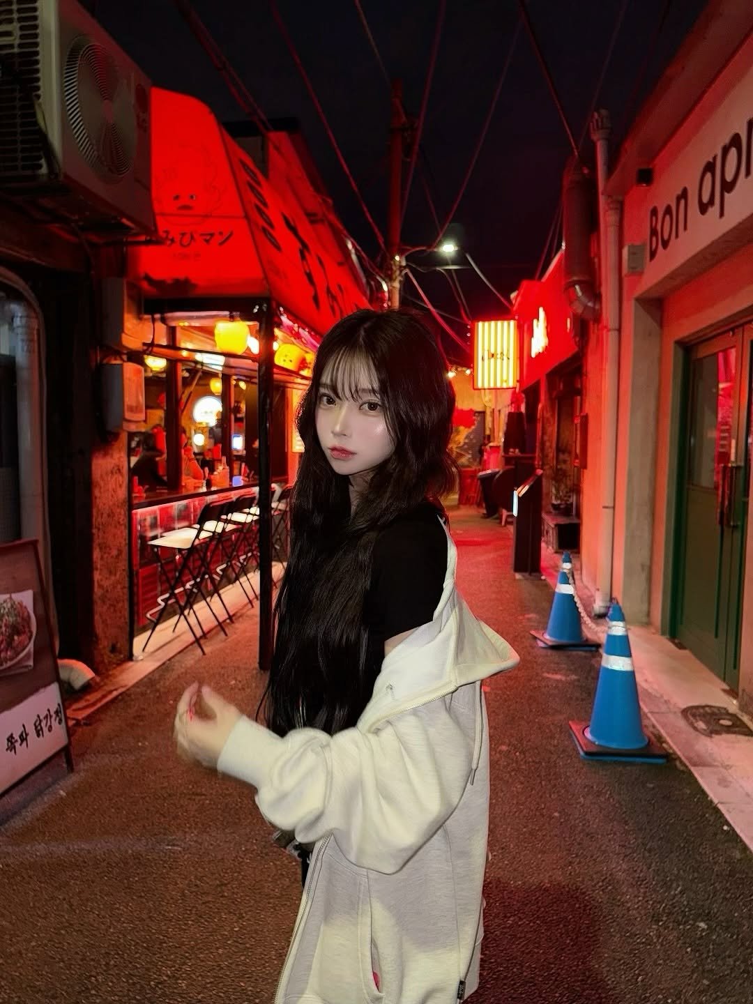 Photo by 오 지은 on September 23, 2025. May be an image of 1 person, duffle coat, overcoat, parka, jacket, street, Fushimi Inari Taisha and text.