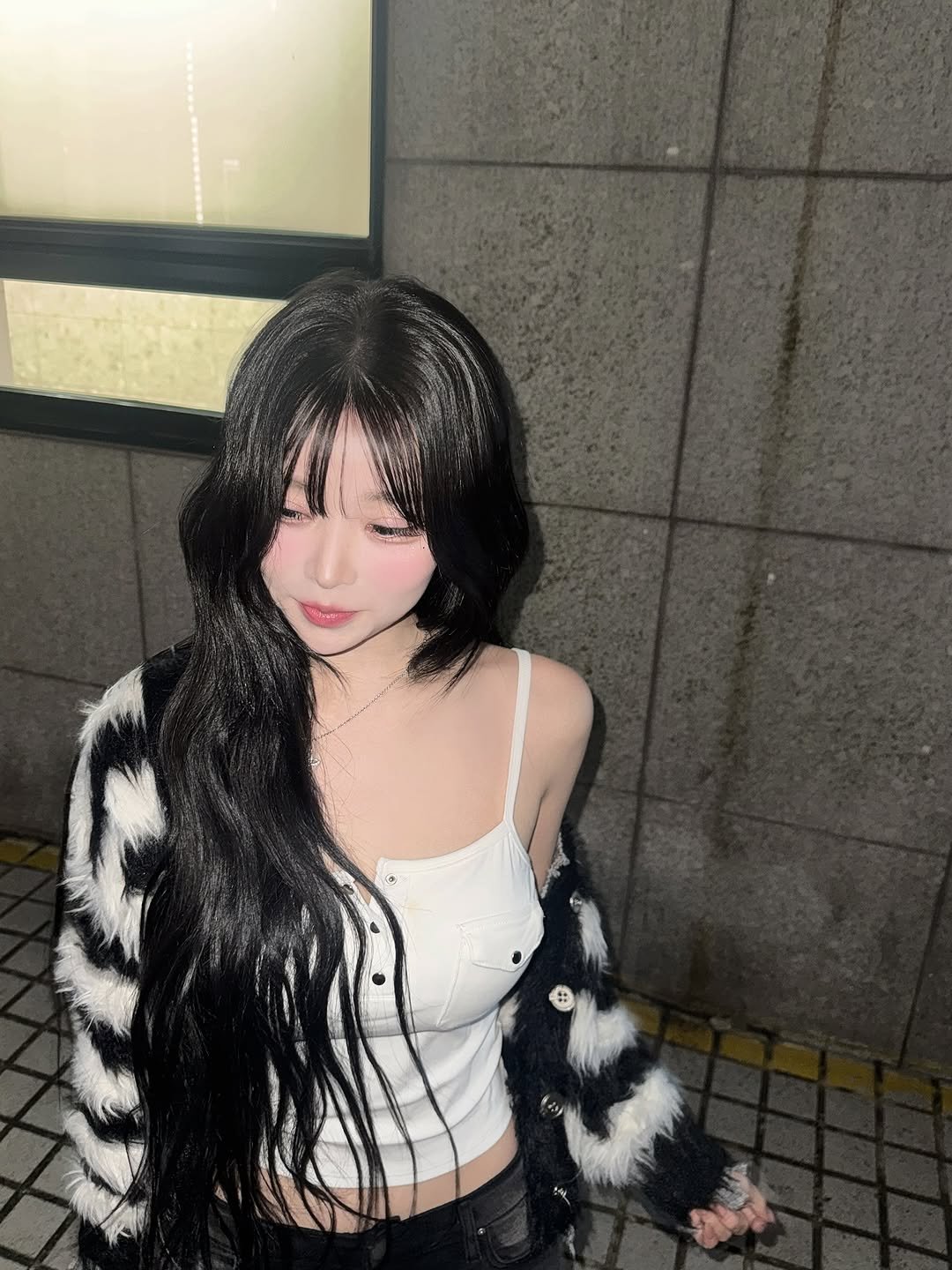 Photo by 오 지은 on November 08, 2025. May be an image of one or more people, hair and text.