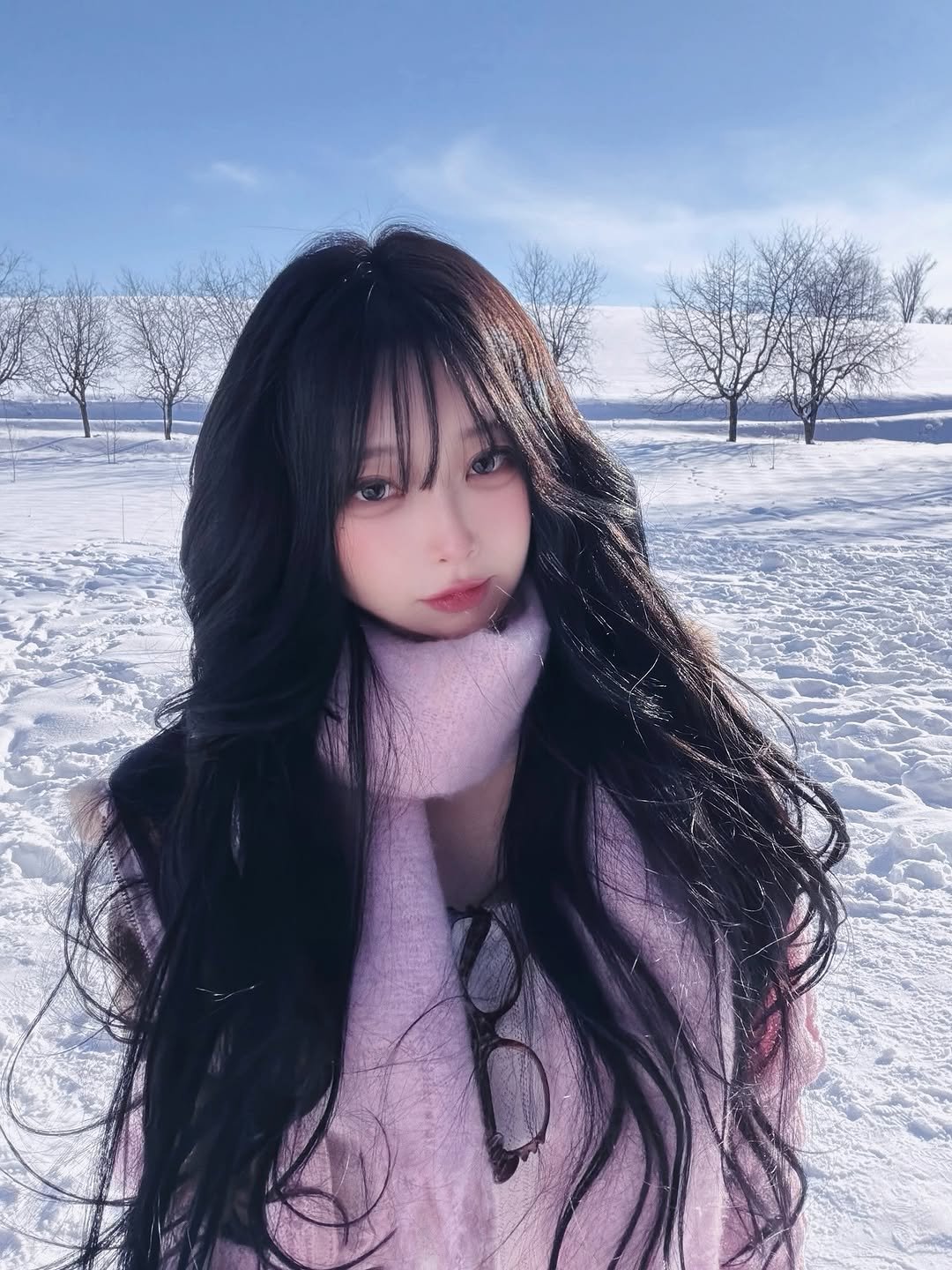 Photo by 오 지은 on February 12, 2026. May be an image of one or more people, hair, turtleneck, parka, park, snow and text.
