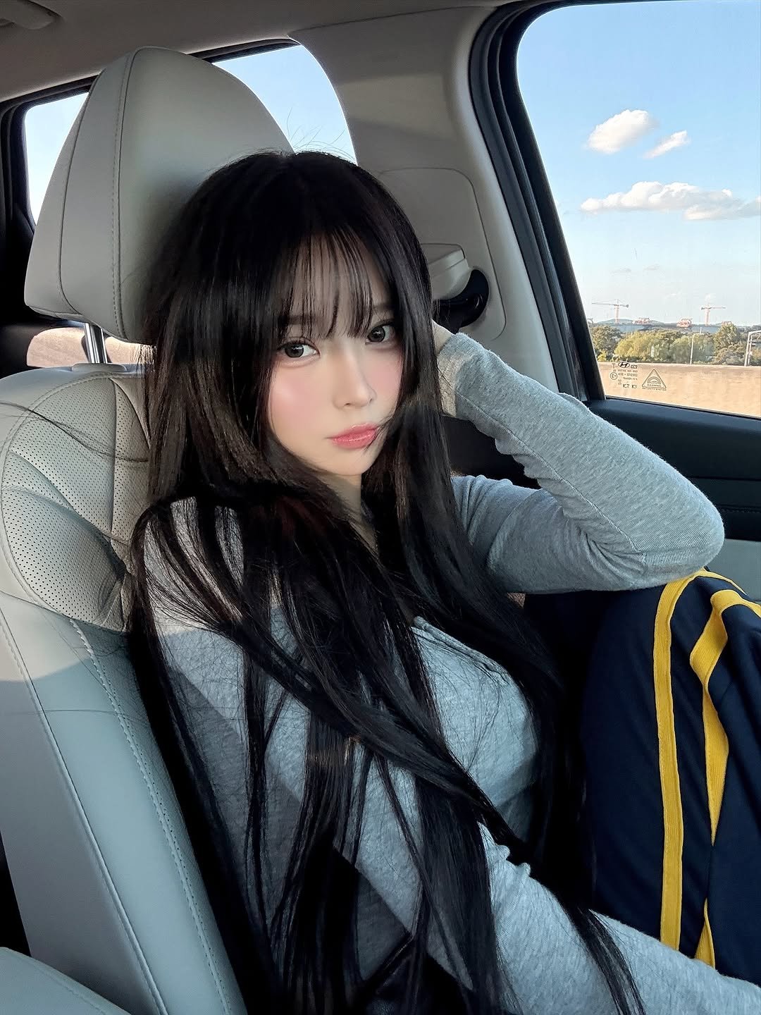Photo by 오 지은 on November 06, 2025. May be an image of one or more people, hair, seatbelt and text.