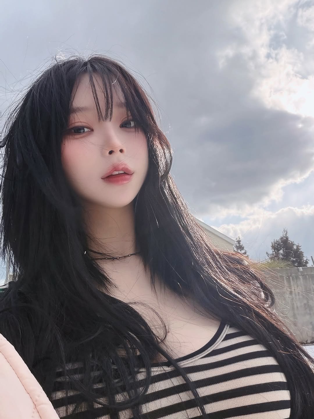 Photo by 오 지은 on February 15, 2026. May be an image of one or more people, hair and text.