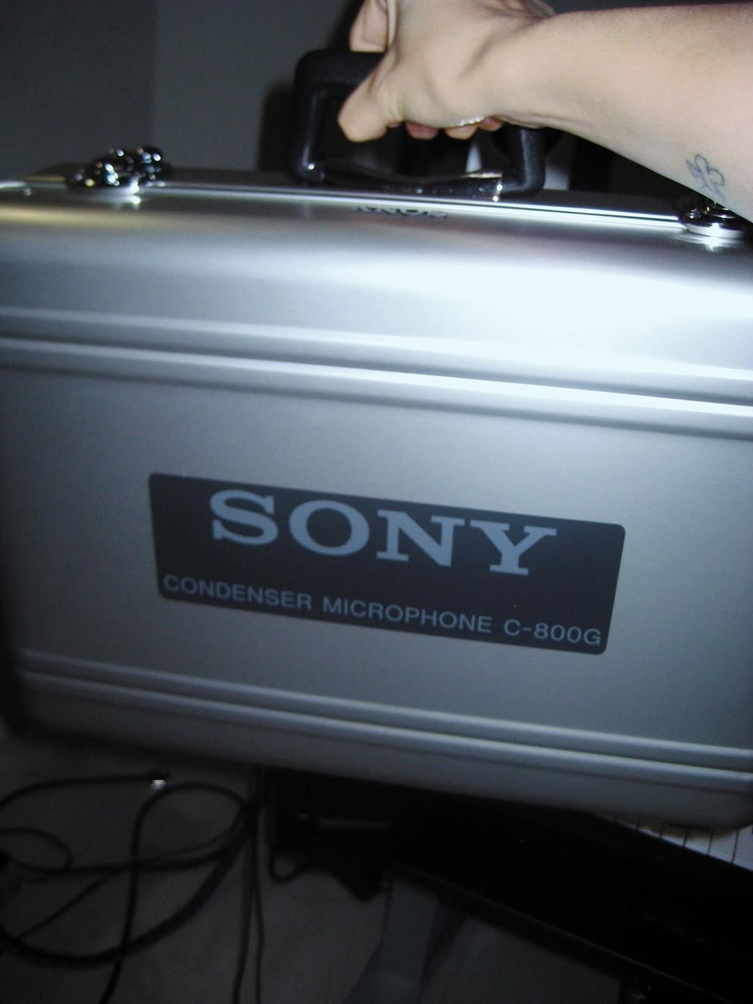 Photo by 기리보이 WSH on November 10, 2025. May be an image of hair dryer, portable cassette player, camcorder, stereo, videogame controller, projector and text that says 'SONY'.