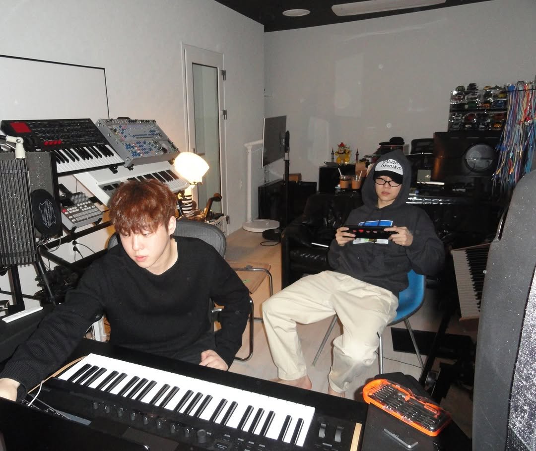 Photo by 기리보이 WSH on March 30, 2026. May be an image of piano and text.