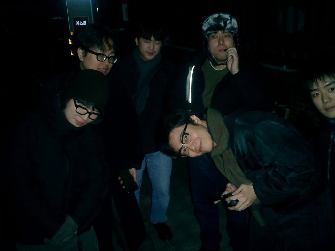 Photo shared by 기리보이 WSH on December 06, 2025 tagging @standardfriends. May be an image of one or more people, bangs, parka, top, cigarette and text that says '에스원'.