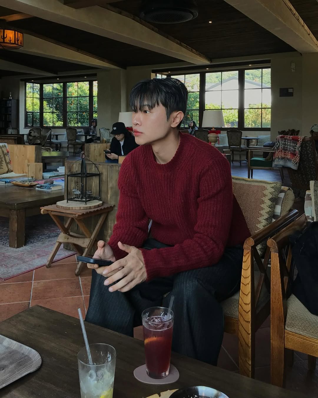 Photo by 기민 / 기틀 on December 07, 2025. May be an image of one or more people, hair and text.