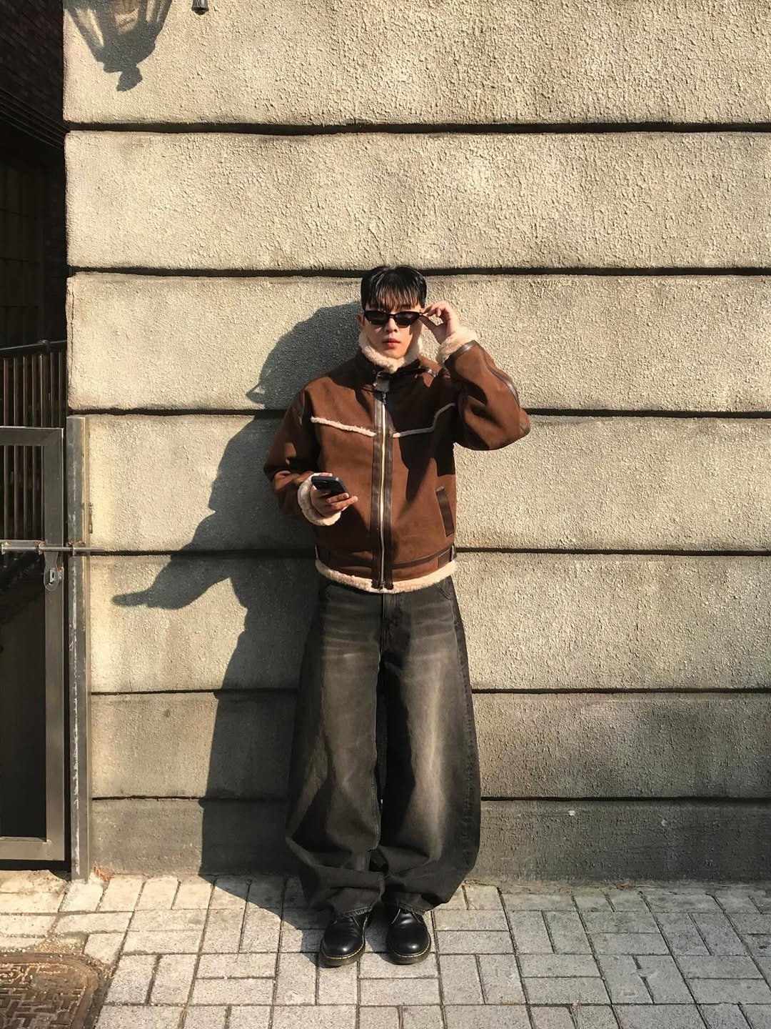 Photo by 기민 / 기틀 on December 28, 2025. May be an image of overcoat, duffle coat, cigarette, parka and text.