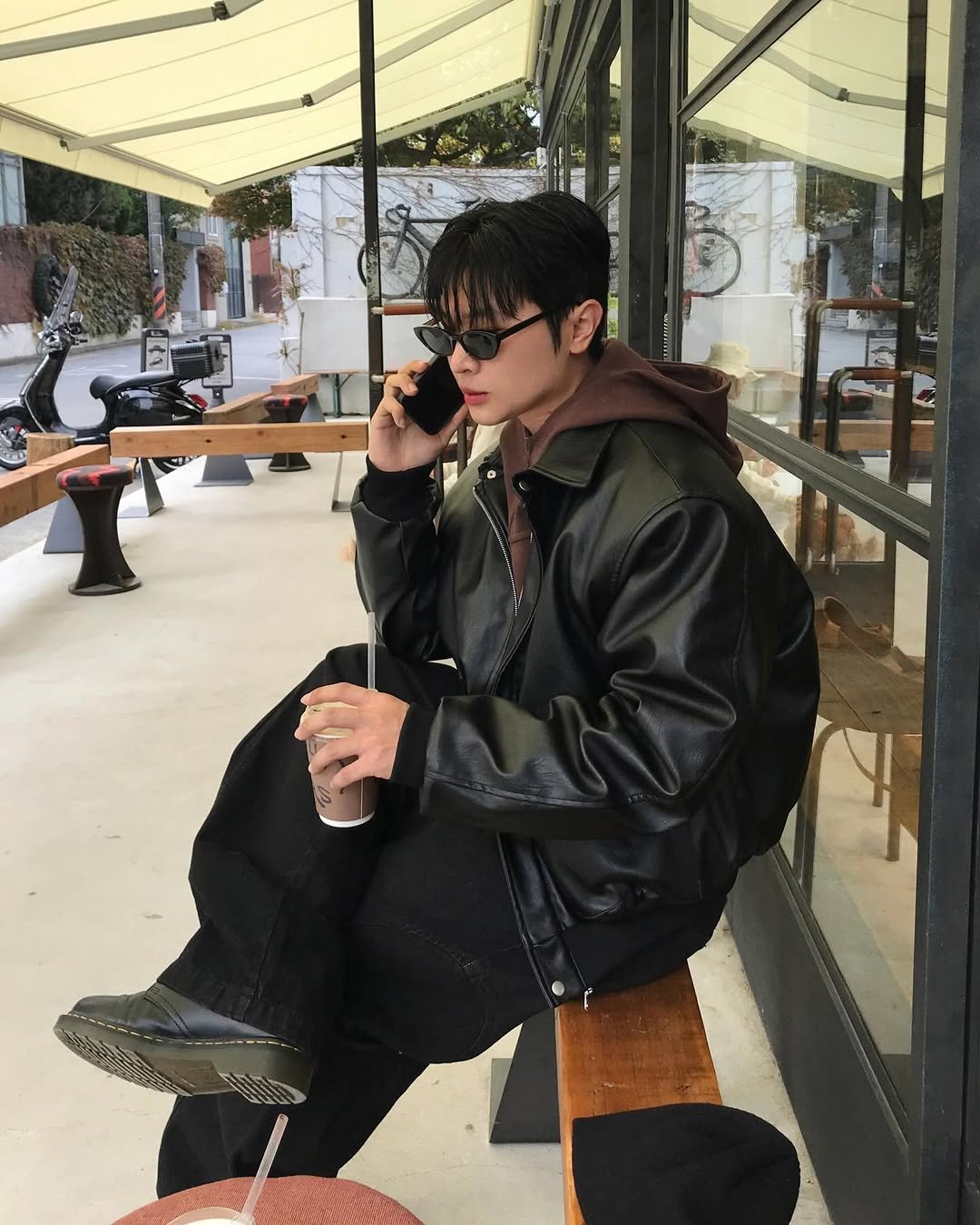 Photo by 기민 / 기틀 on January 18, 2026. May be an image of overcoat, duffle coat, jacket, cigarette, parka and text.