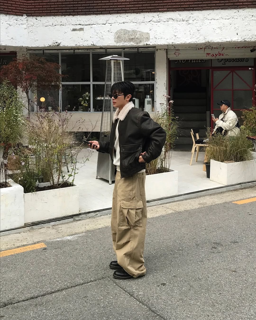 Photo by 기민 / 기틀 on November 14, 2025. May be an image of duffle coat, wingtip shoes, overcoat, military uniform and text.