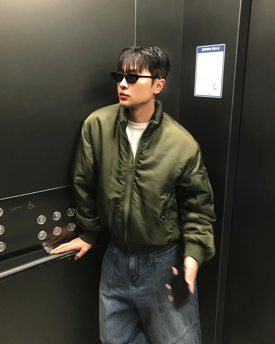 Photo by 기민 / 기틀 on December 23, 2025. May be an image of duffle coat, parka, flight jacket and text.