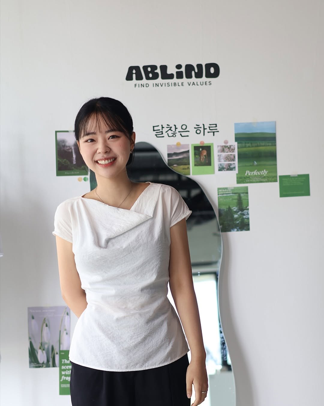 Photo by 양드림 | 25살여사장 on October 05, 2025. May be an image of 1 person, top and text that says 'ABLiND FINDINVISIBLEVALUES FIND INVISIBLE VALUES 달찮은 하루 Perfeeth The scen scen l witl Ί Jray fro'.