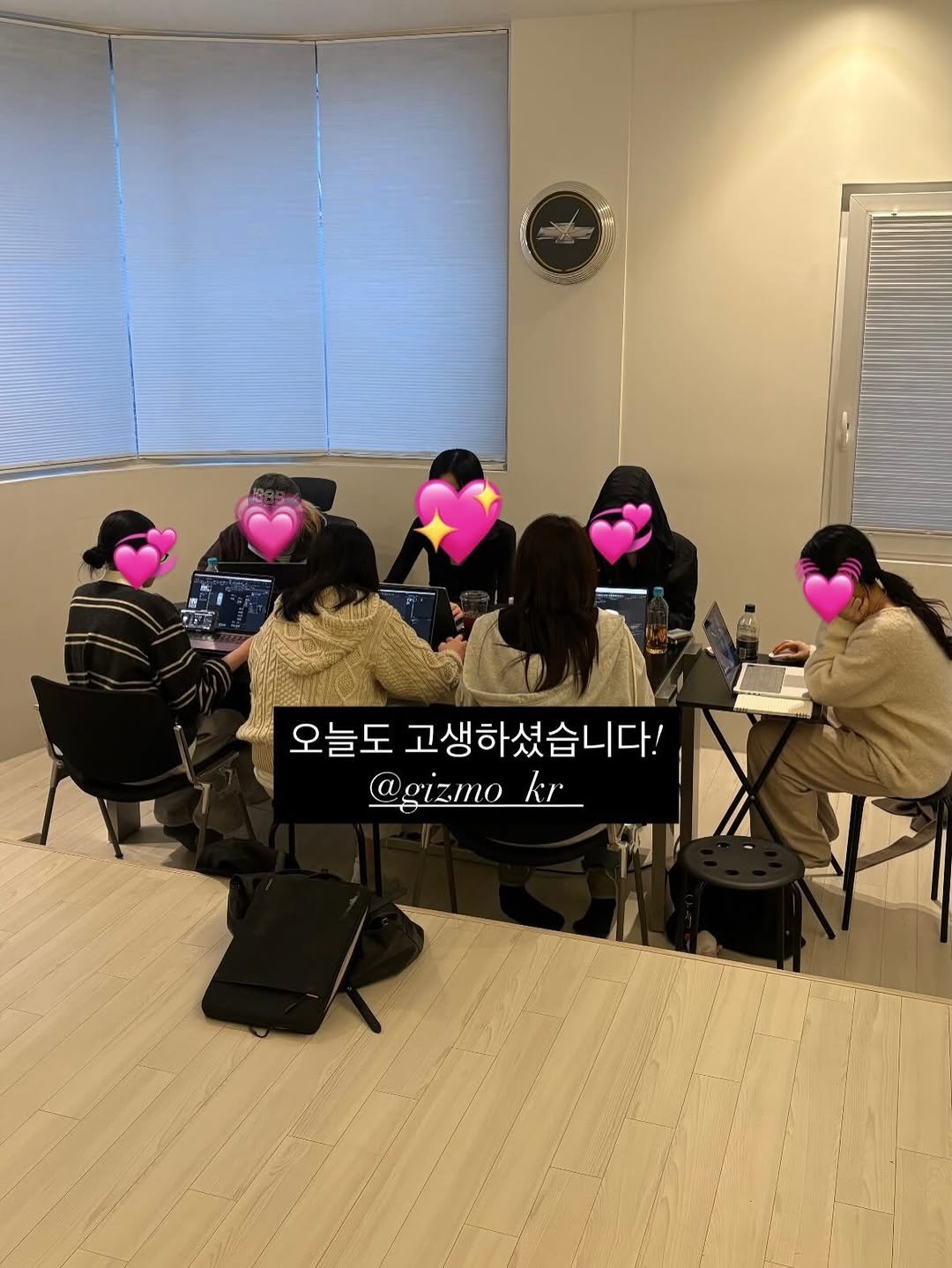 Photo by Gizmo on February 05, 2026. May be an image of one or more people, braids, fingernails and text that says '오늘도 고생하셨습니다! @gizmo kr'.