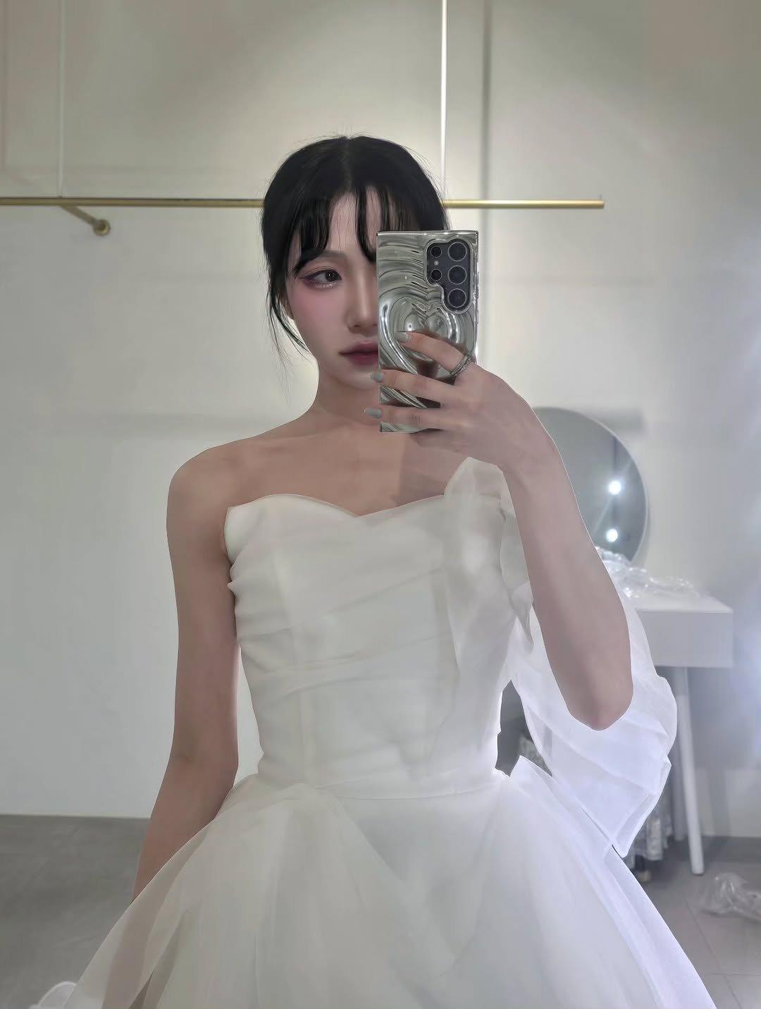 gj3mm37 게시물 이미지: 화이트도 무채색이긴 하잖소 ^<^ 공주 옷 입고 피팅 일하러 다녀 온...