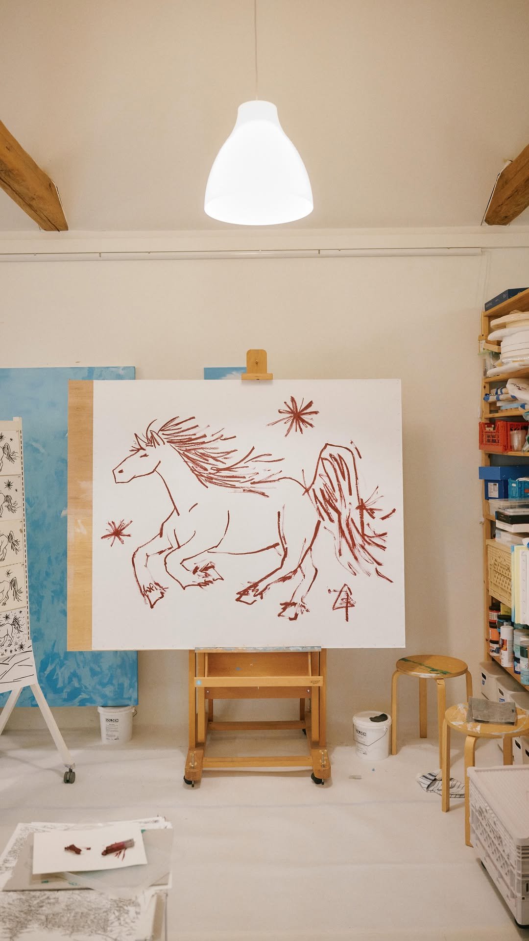 gjdrawing 게시물 이미지: 붉은 말에 담긴 기분 좋은 에너지를 김건주 작가가 직접 전합니다. 이 말에 담긴...