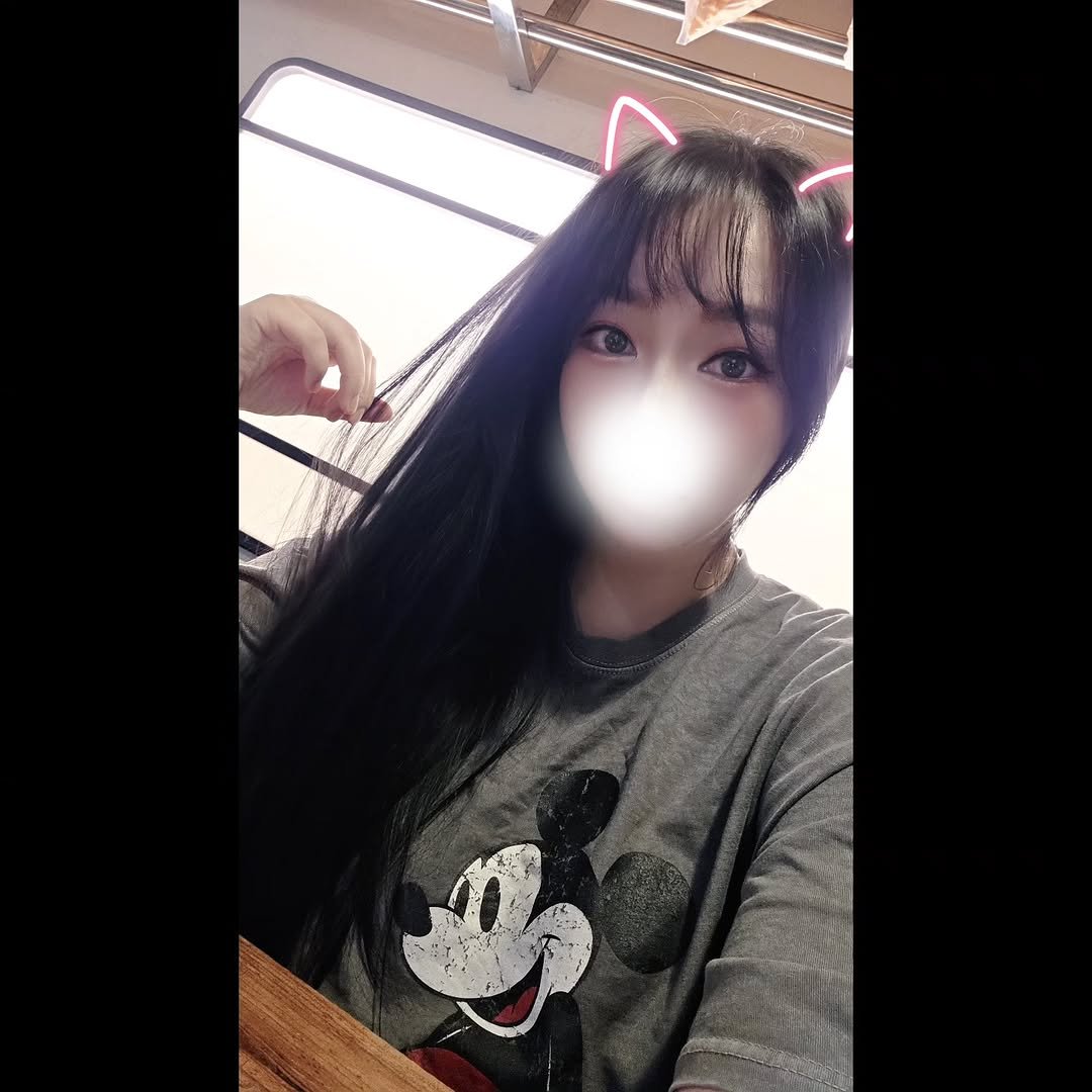 Photo by 에블린 on September 21, 2025. May be a selfie of 1 person, hair and text.