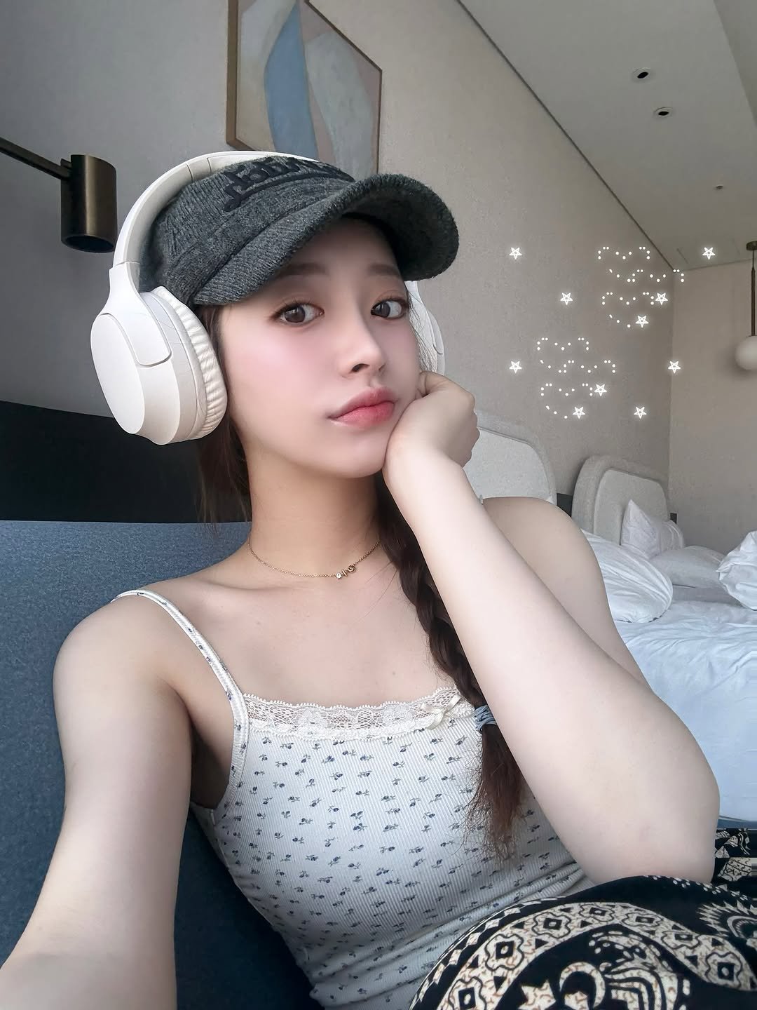 Photo by 혀니 on June 26, 2025. May be a selfie of 1 person, hair, phone, hat and text.